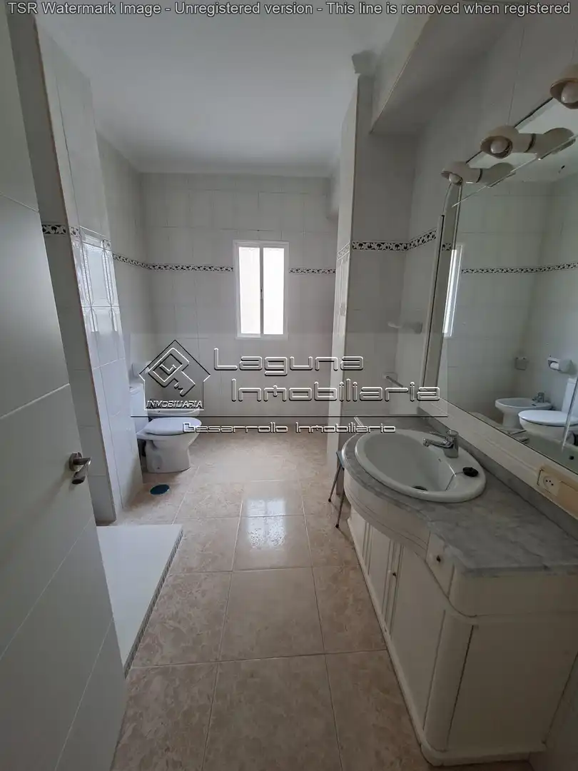 Baño de Piso en venta en Cádiz con Terraza