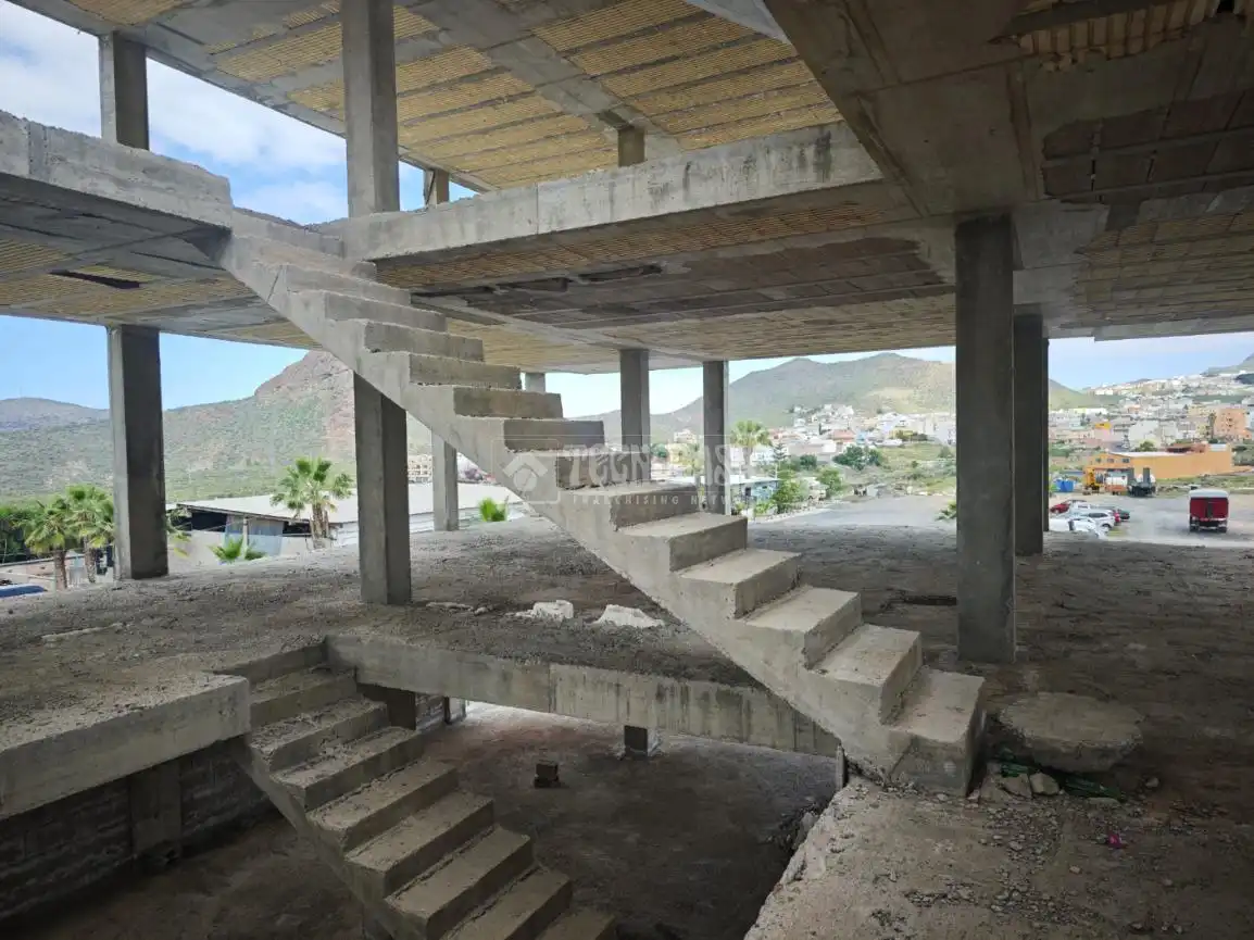 Vista exterior de Edifici en venda en Arona