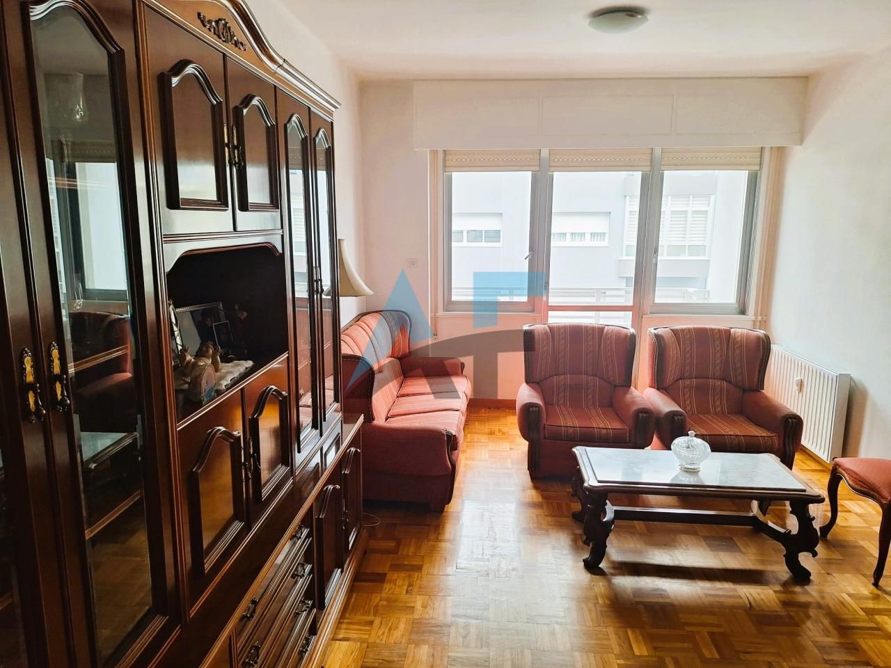 Sala d'estar de Pis en venda en Ourense Capital  amb Calefacció, Parquet i Moblat