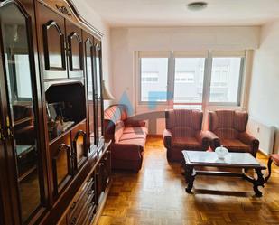 Sala d'estar de Pis en venda en Ourense Capital  amb Calefacció, Parquet i Moblat