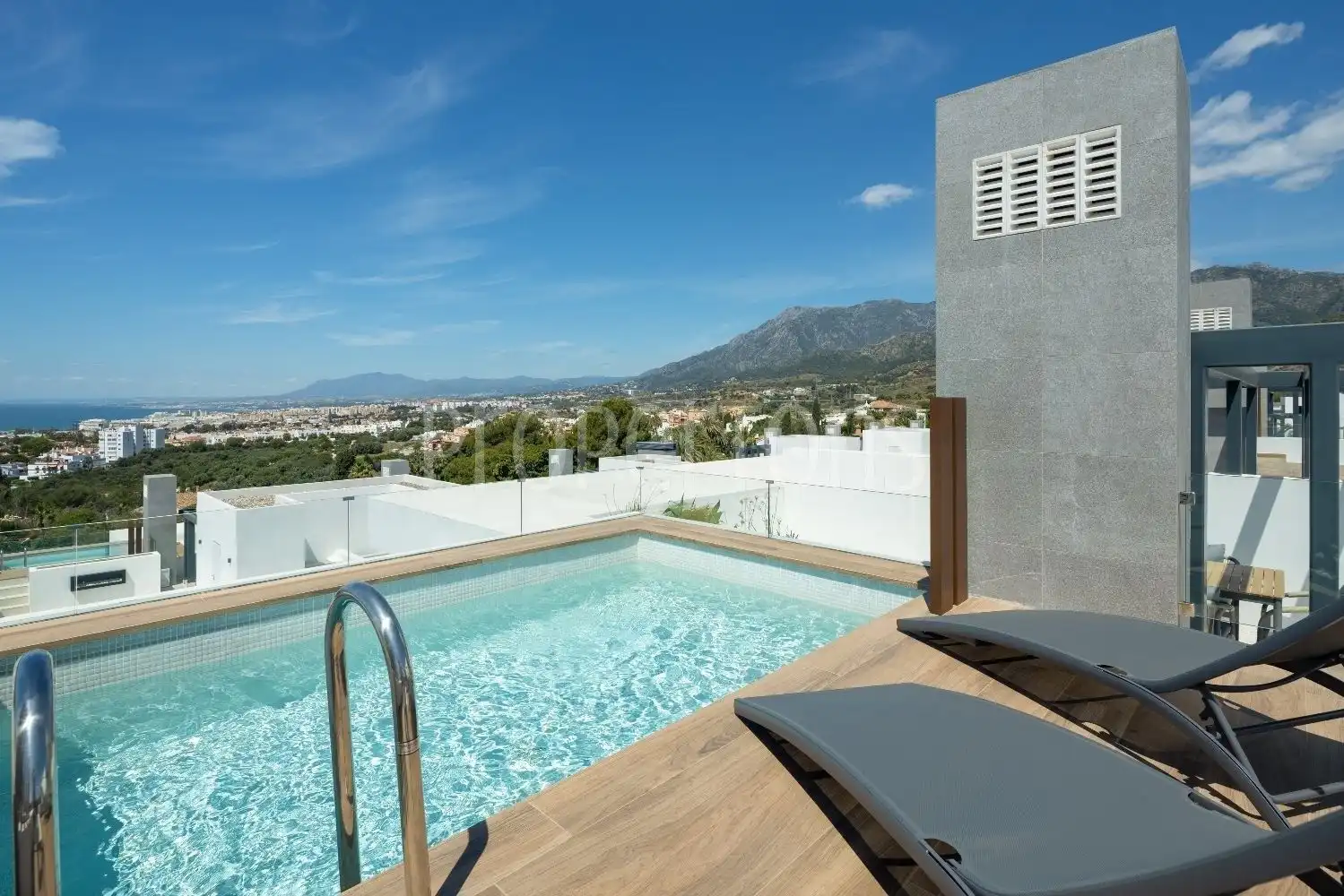 Piscina de Casa adosada en venda en Marbella