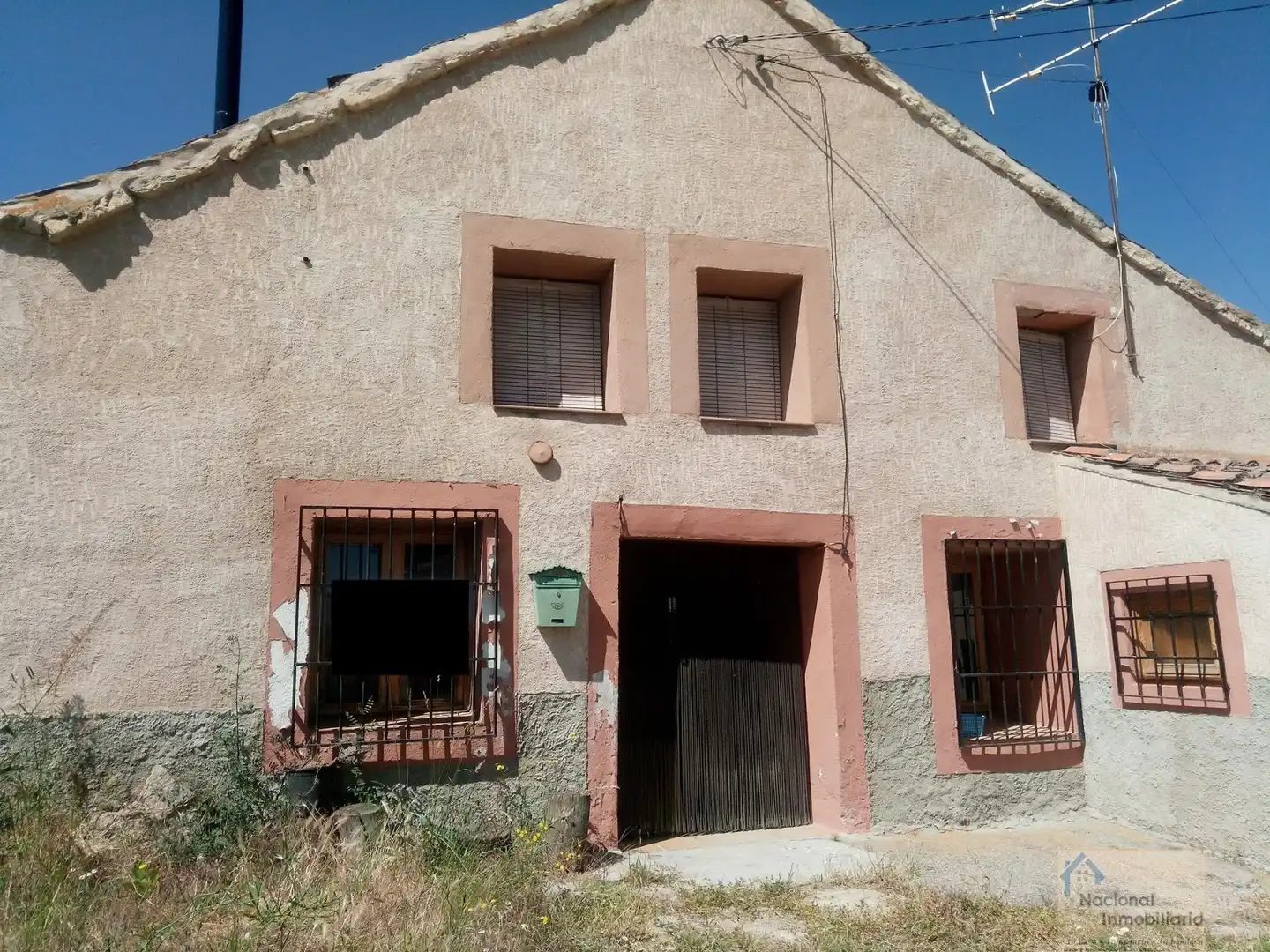 Vista exterior de Casa o xalet en venda en Torre Val de San Pedro amb Calefacció, Moblat i Alarma