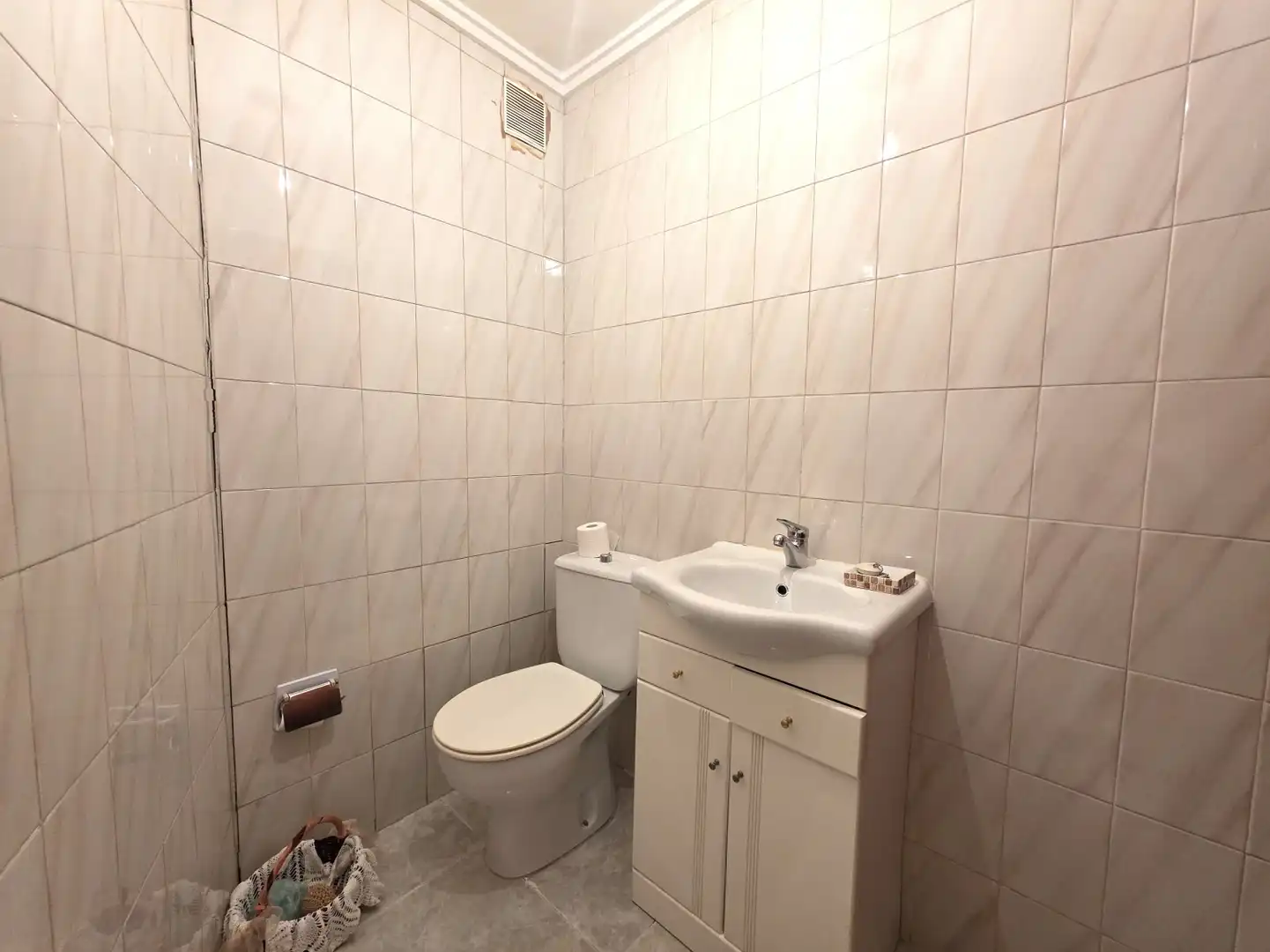 Badezimmer von Wohnung zum Verkauf in San Martín del Rey Aurelio mit Heizung, Privatgarten und Parkett