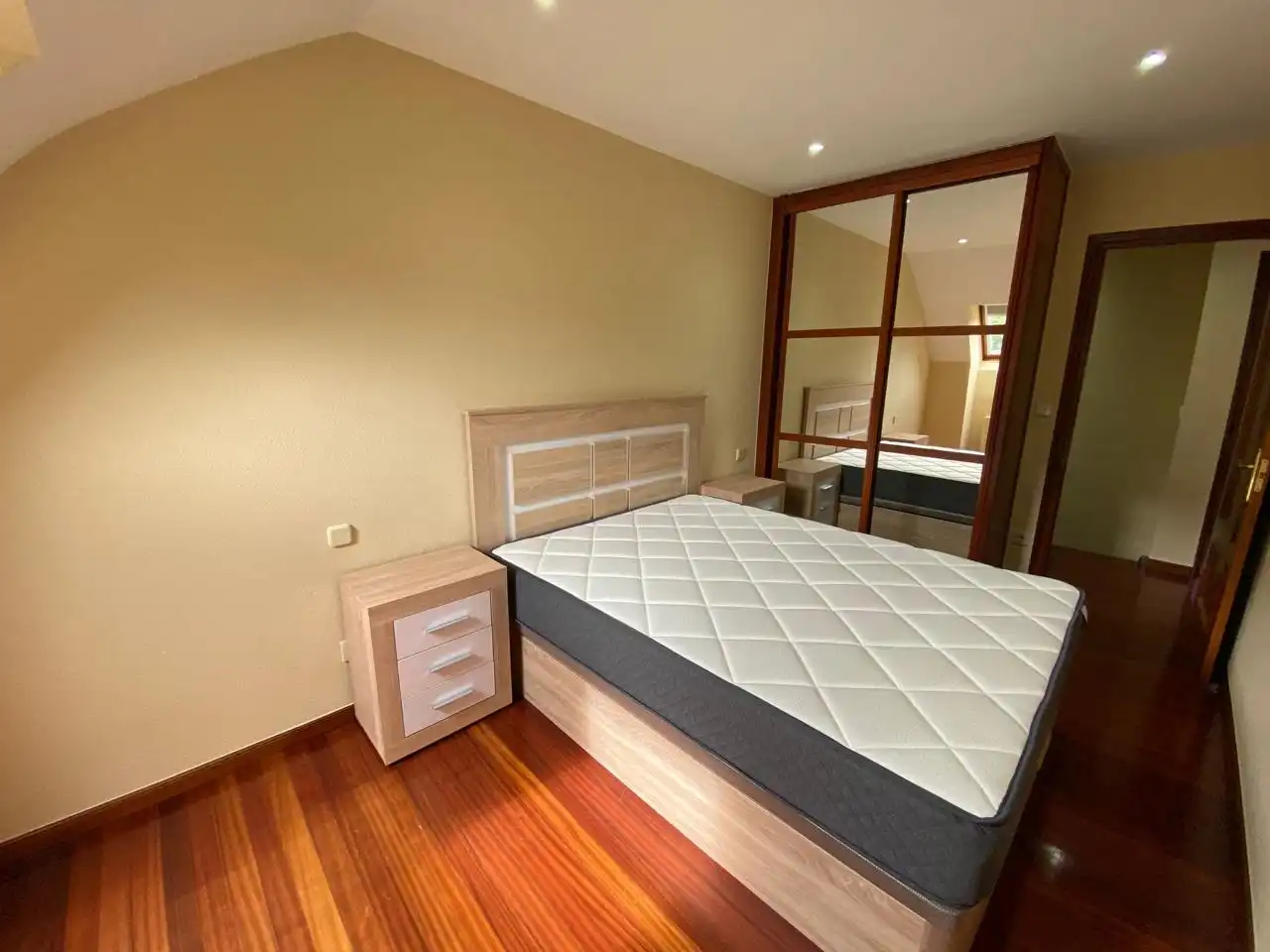 Maisonette zur Miete in Calle Jose Maria Vega, Cotolino