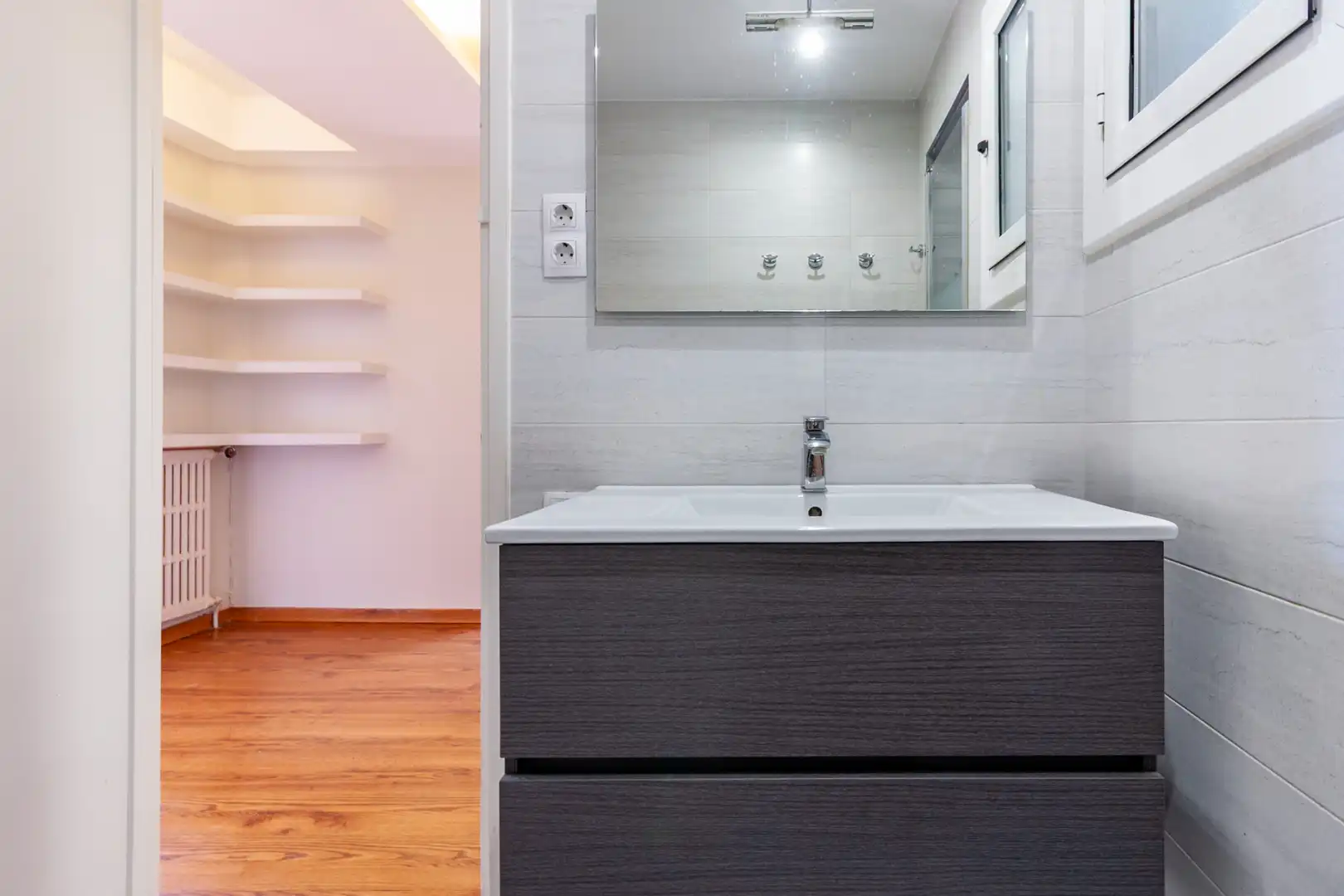 Bathroom of Flat for sale in Terrassa  with Air Conditioner, Heating and Private garden