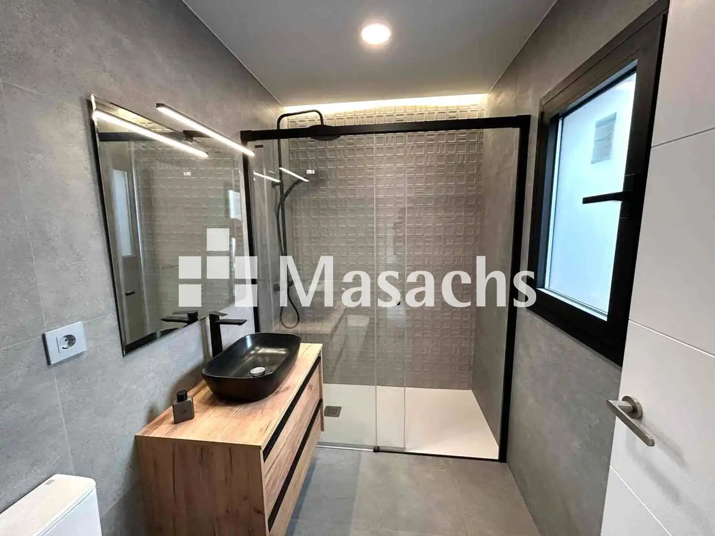 Baño de Casa adosada en venta en Terrassa con Aire acondicionado, Calefacción y Jardín privado