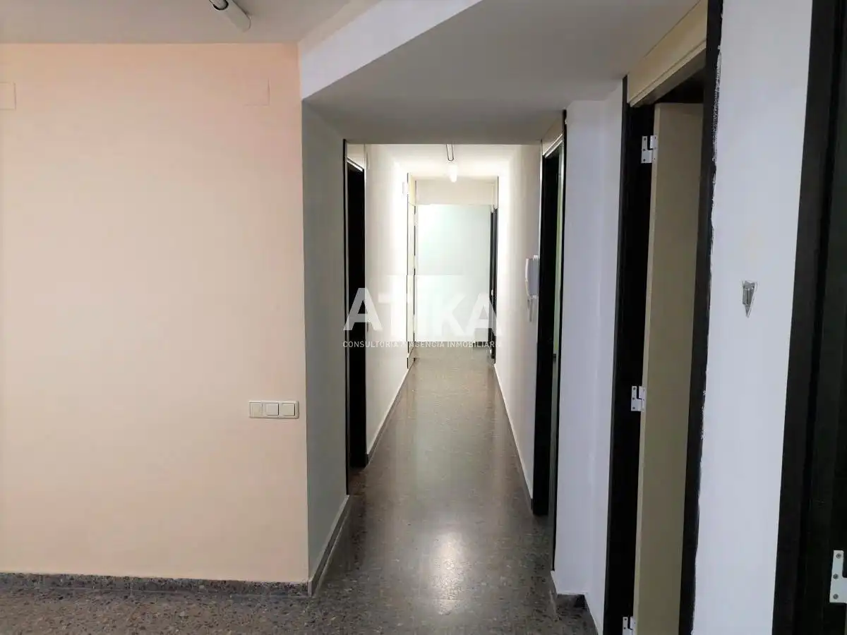 Oficina de lloguer a Sant Josep - Zona Hospital