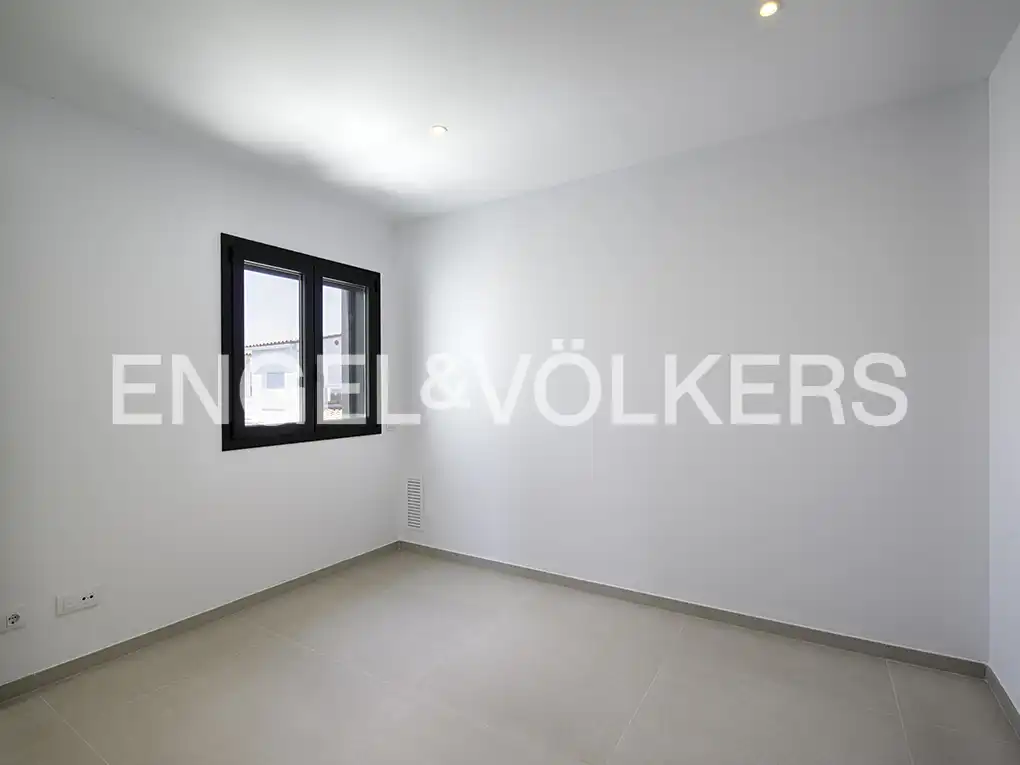 Casa adosada en venda en Empuriabrava amb Aire condicionat, Jardí privat i Terrassa