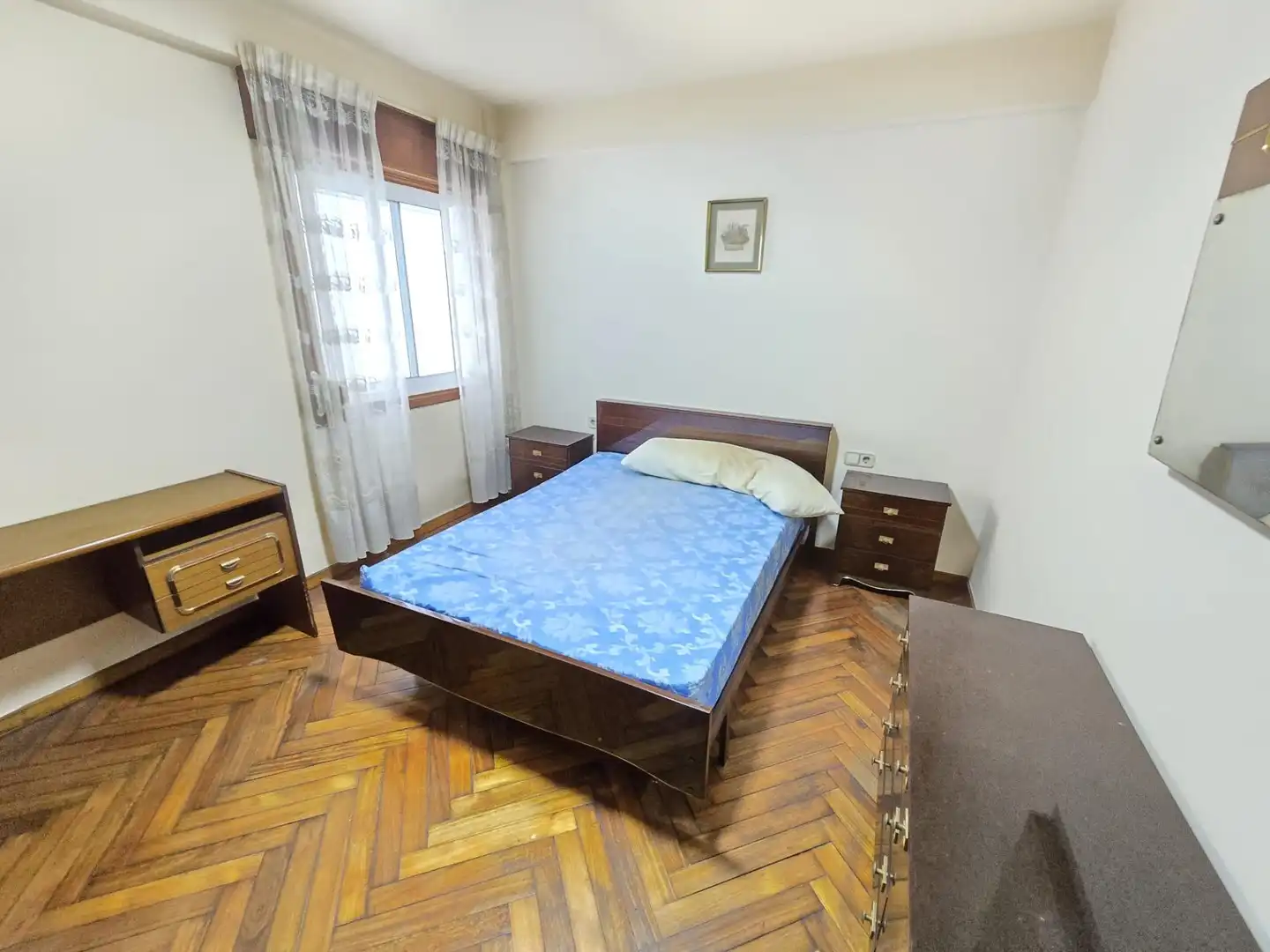 Dormitori de Pis de lloguer en Vigo  amb Parquet i Moblat