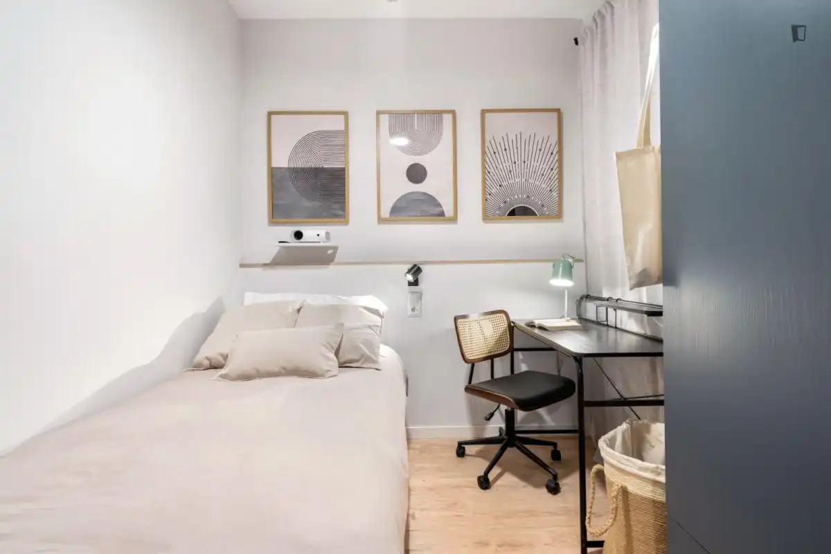 Habitación de Apartamento para compartir en Barcelona con Aire acondicionado, Calefacción y Amueblado