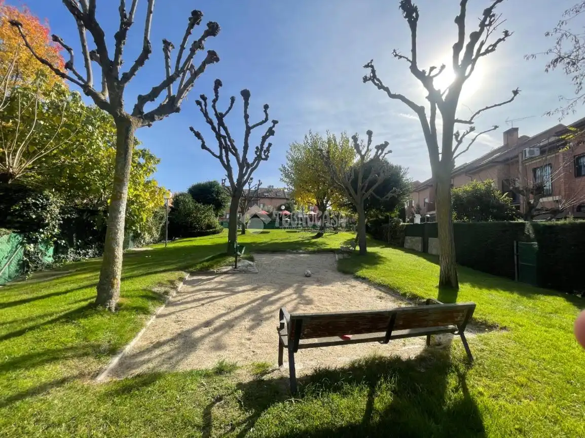 Vista exterior de Casa adosada en venta en Loeches