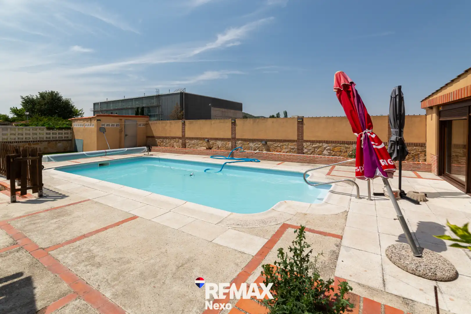 Piscina de Casa o xalet en venda en Renedo de Esgueva amb Aire condicionat, Calefacció i Jardí privat