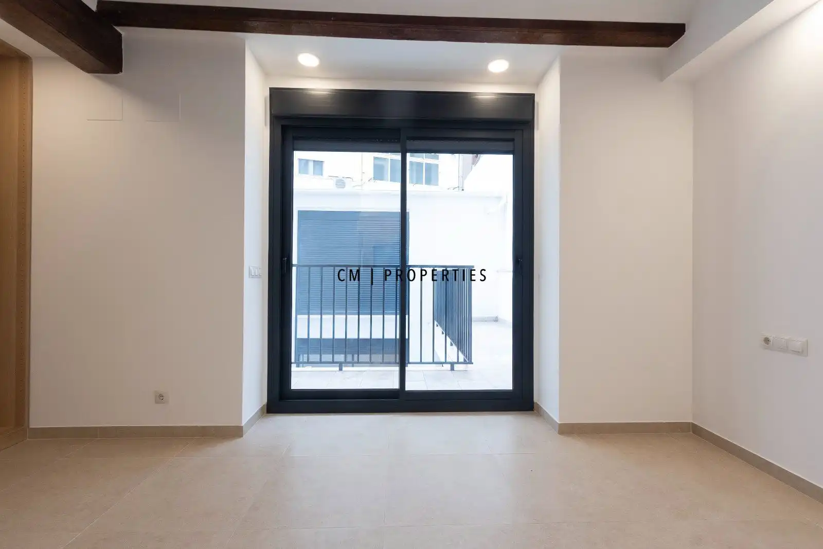 Flat for sale in Valencia  with Air Conditioner, Heating and Swimming Pool