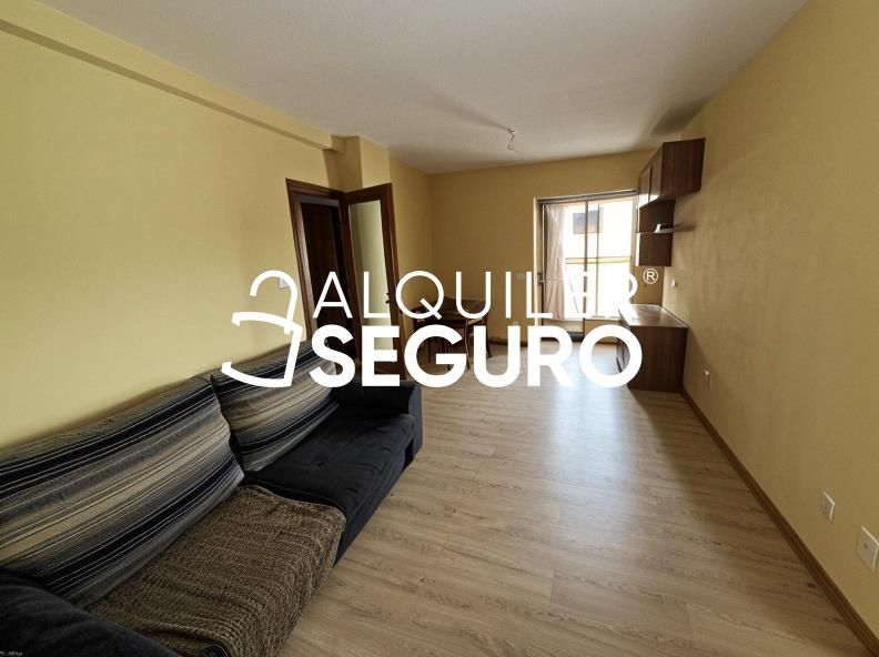 Dormitori de Pis de lloguer en Móstoles amb Calefacció i Terrassa