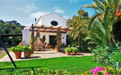 Jardí de Finca rústica en venda en Estepona amb Aire condicionat, Terrassa i Piscina