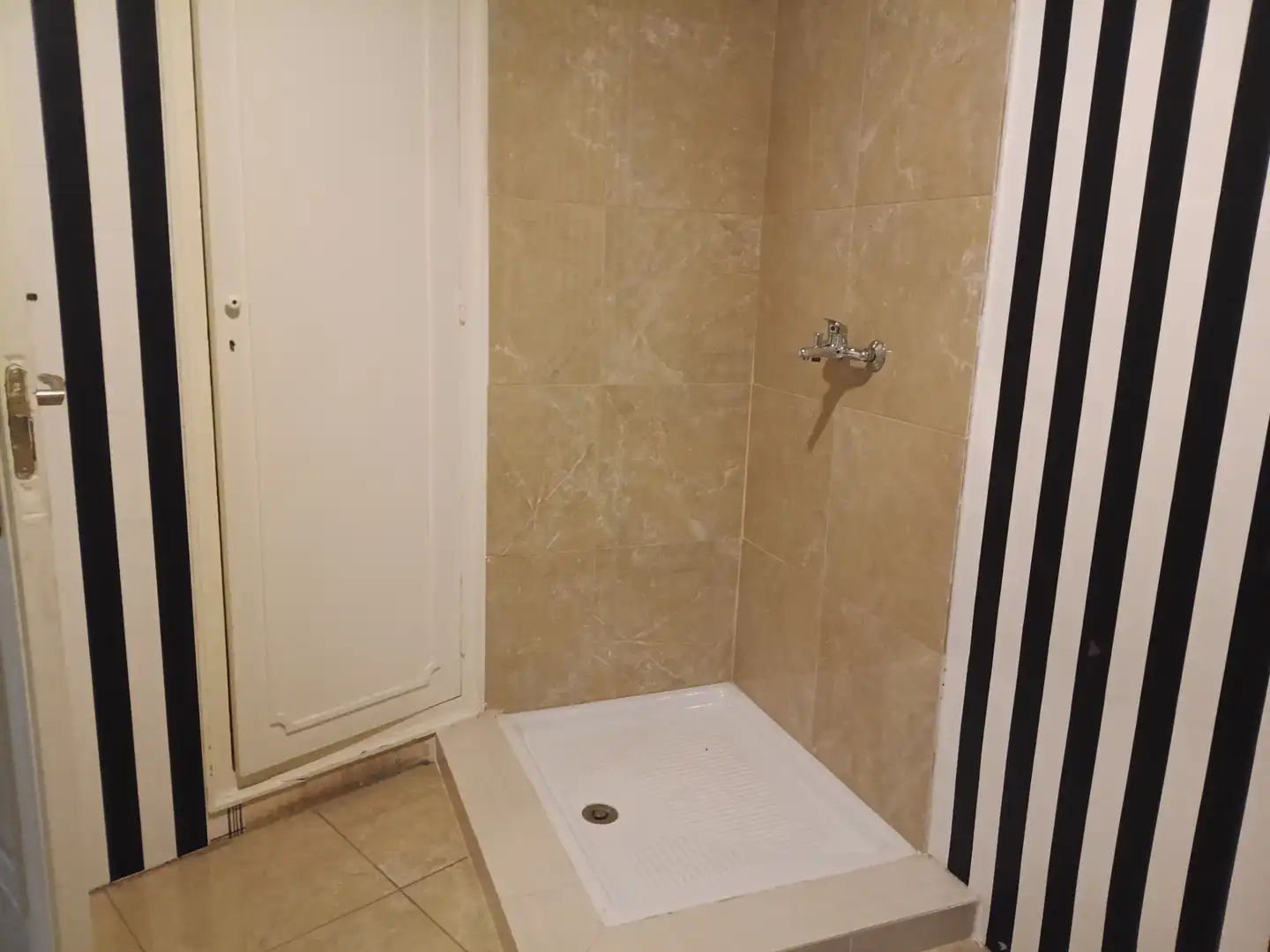 Baño de Oficina de alquiler en Madrid con Aire acondicionado, Calefacción y Terraza