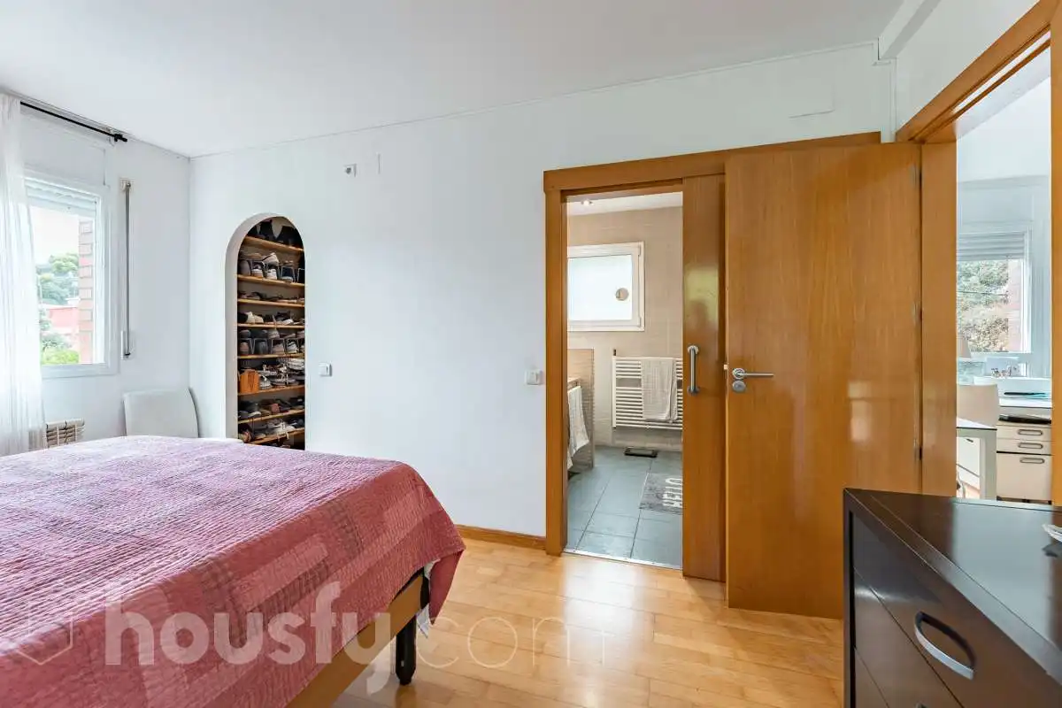 Dormitori de Casa o xalet en venda en Sant Cugat del Vallès amb Aire condicionat, Calefacció i Jardí privat