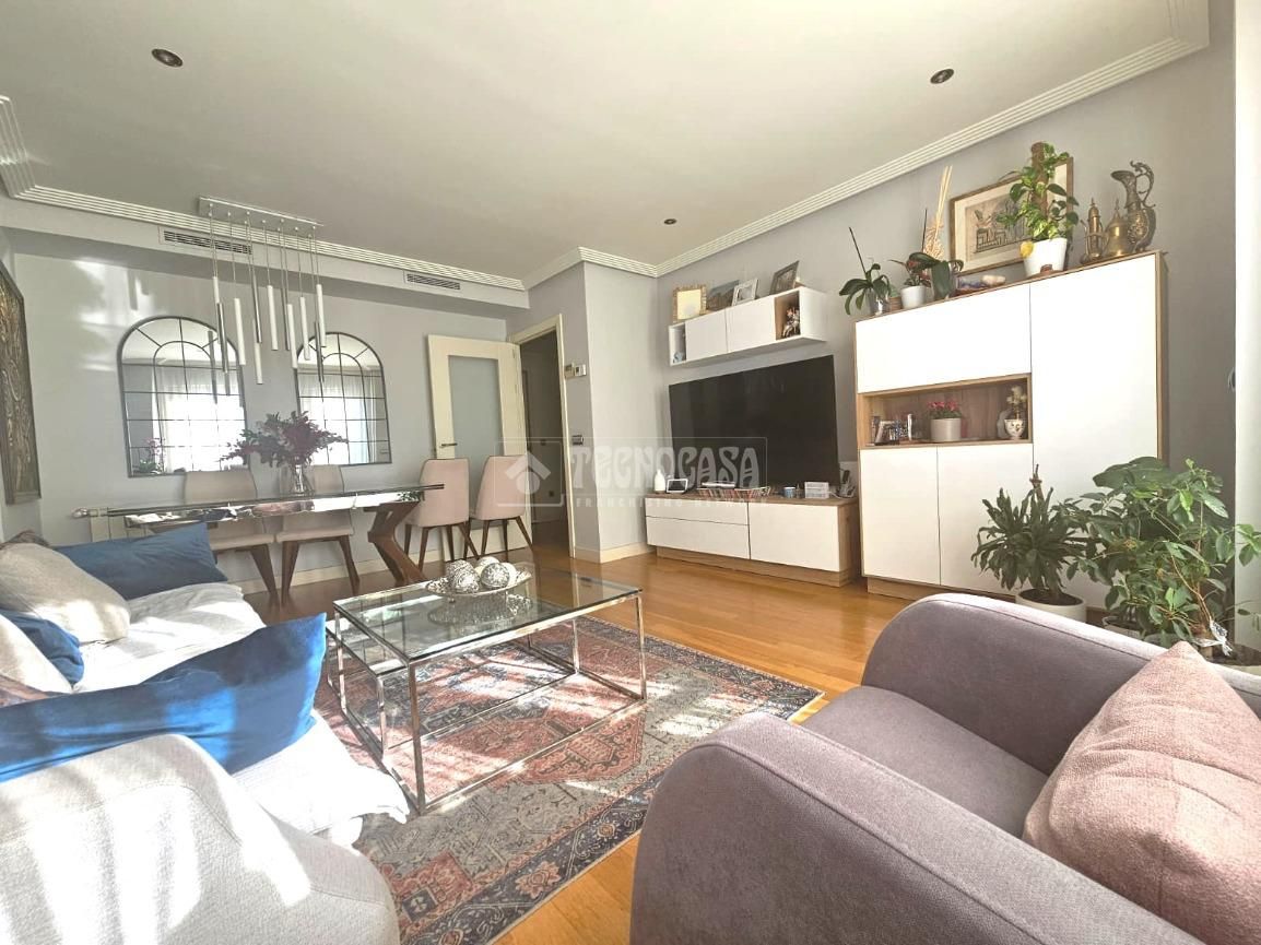 Living room of Flat for sale in Getafe  with Air Conditioner, Heating and Storage room