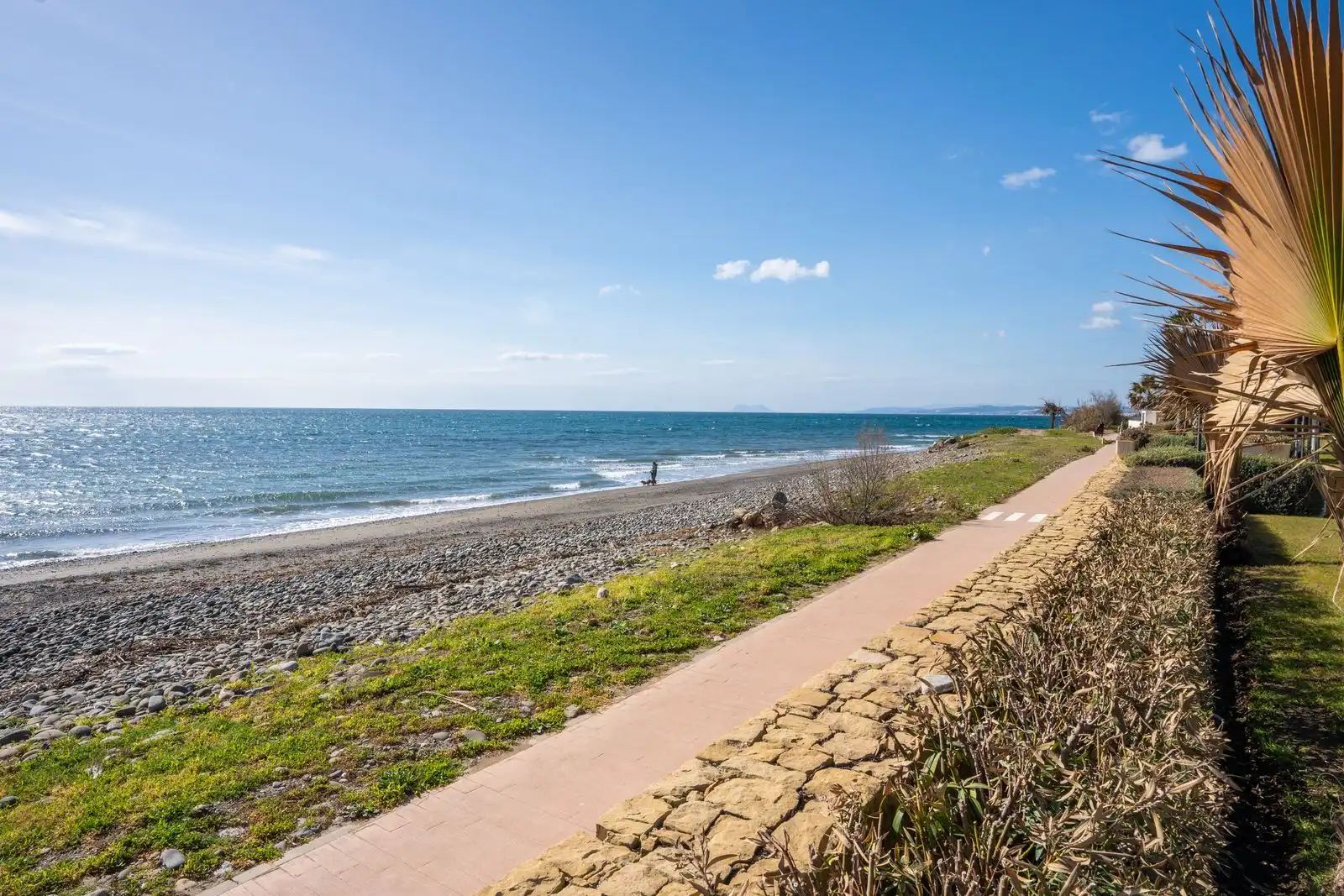 Vista exterior de Apartament en venda en Estepona amb Terrassa, Traster i Moblat