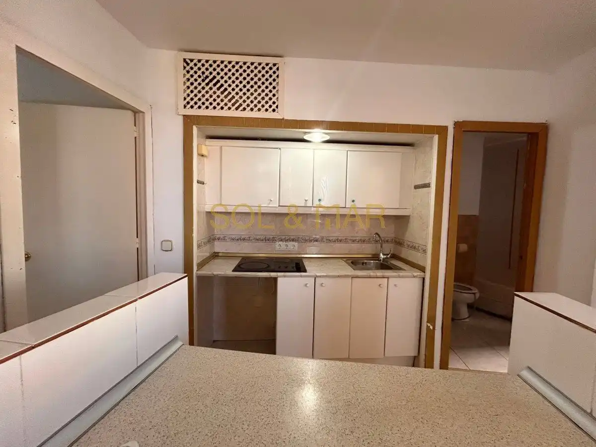 Küche von Wohnung zum Verkauf in Torremolinos mit Klimaanlage, Heizung und Terrasse