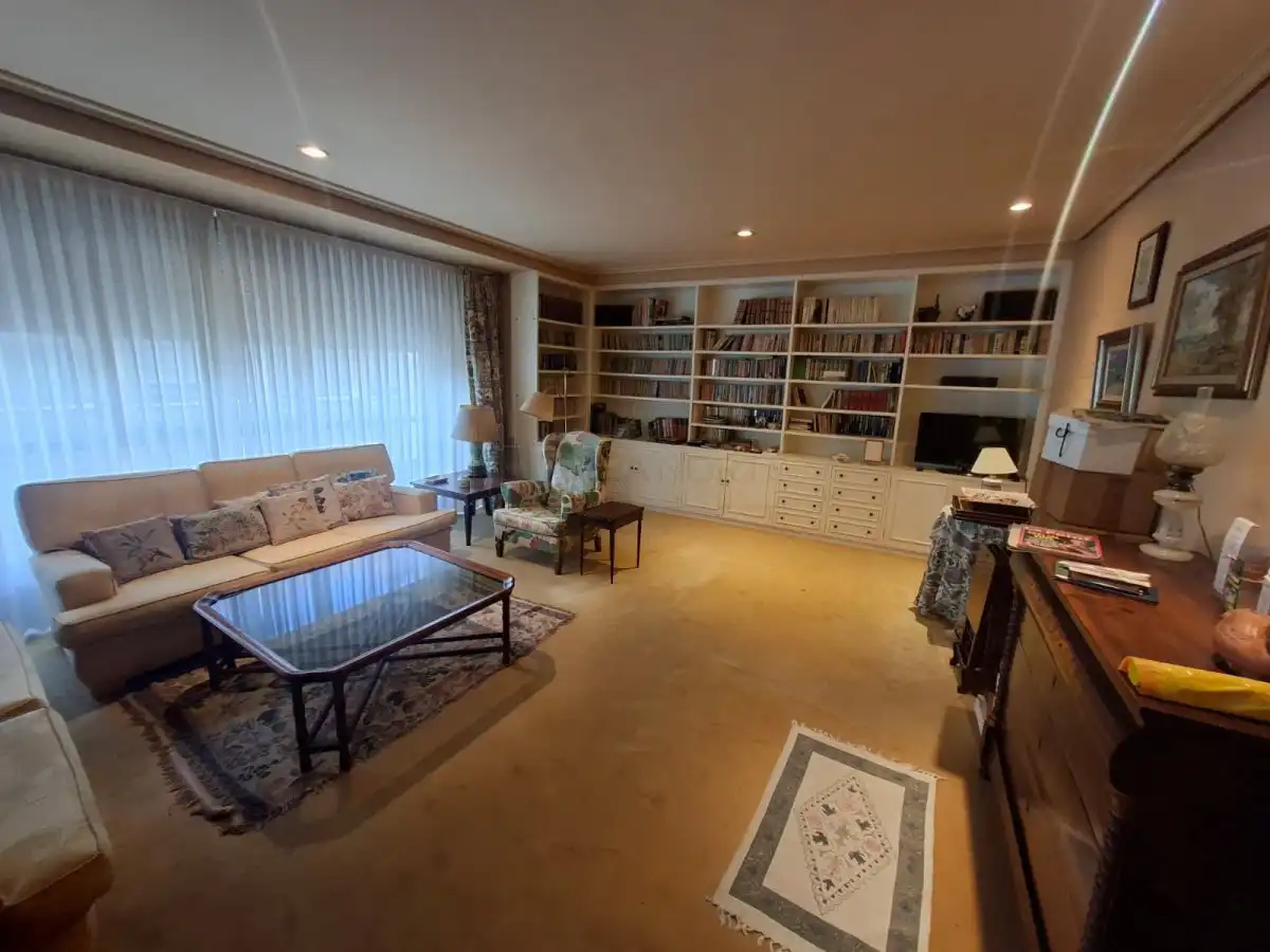 Sala d'estar de Pis en venda en Vitoria - Gasteiz amb Calefacció, Parquet i Terrassa