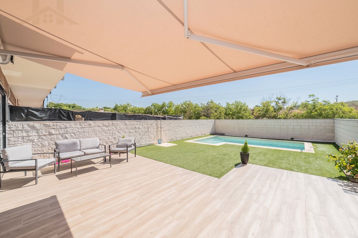 Terrassa de Casa o xalet en venda en Arroyomolinos (Madrid) amb Aire condicionat, Calefacció i Jardí privat