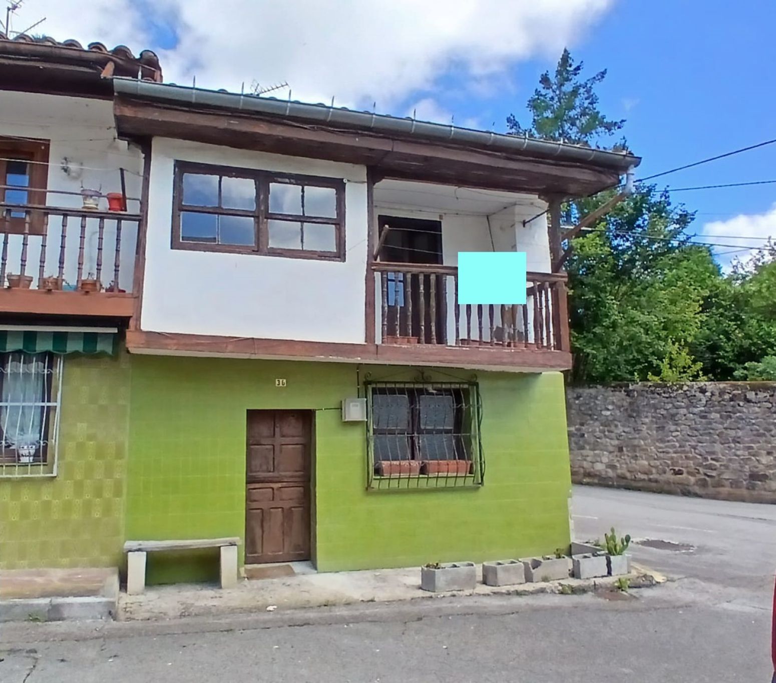 Vista exterior de Casa adosada en venda en Cabezón de la Sal amb Jardí privat i Parquet