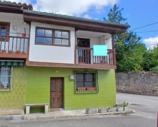 Exterior view of Single-family semi-detached for sale in Cabezón de la Sal  with Private garden and Parquet flooring