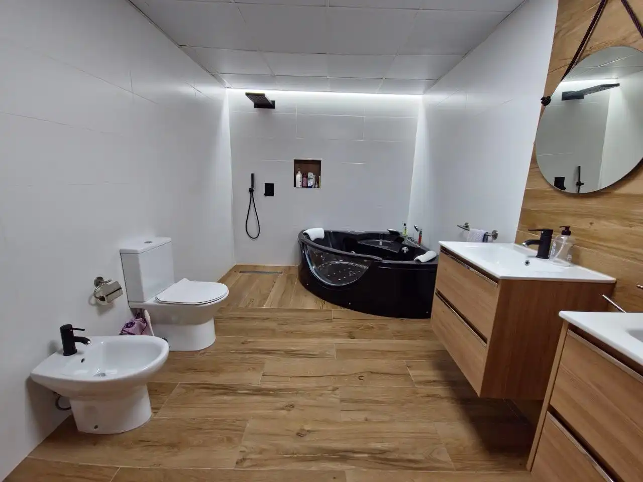 Bany de Casa o xalet de lloguer en Los Montesinos amb Parquet, Terrassa i Traster