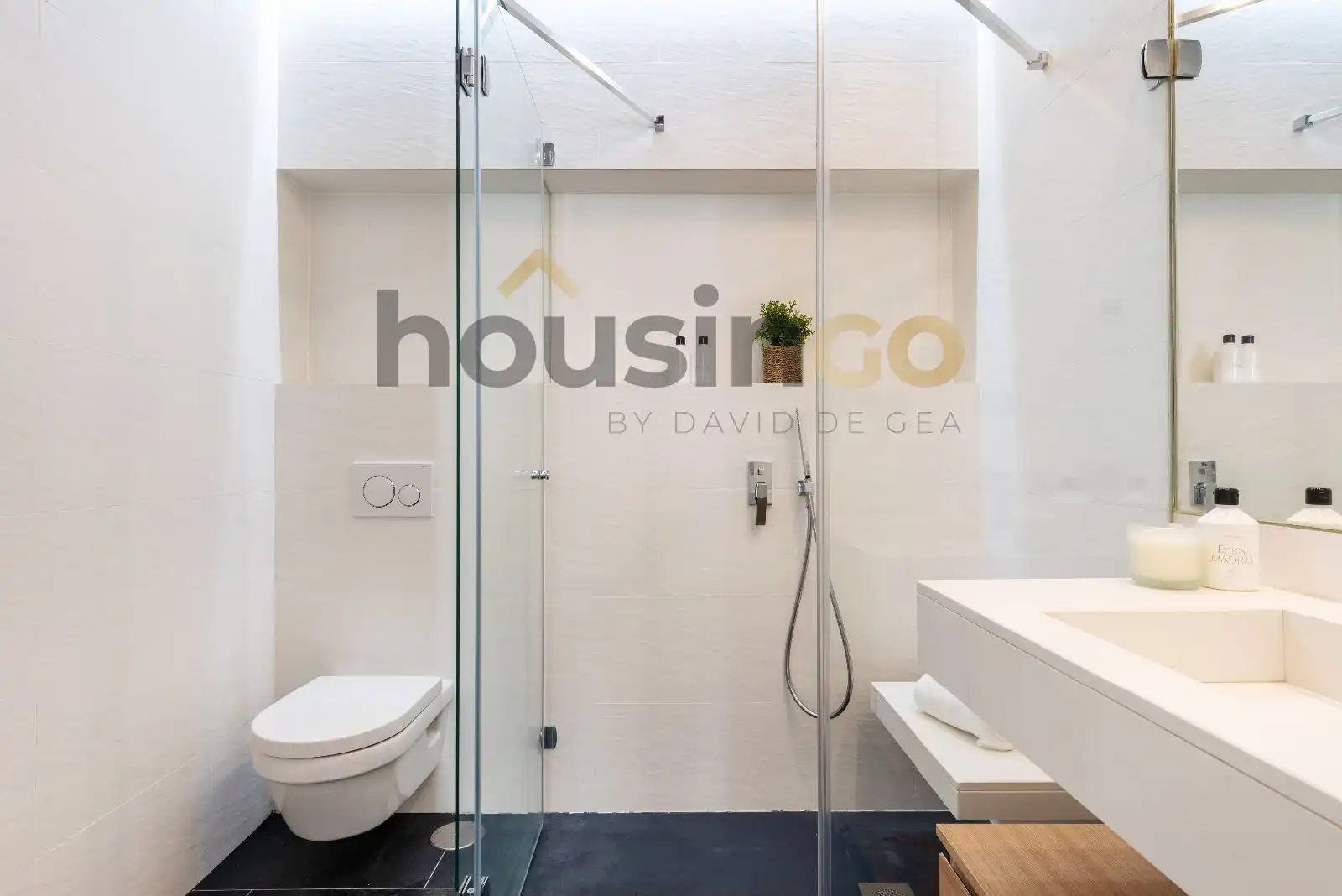 Badezimmer von Wohnung zur Miete in Madrid mit Klimaanlage, Terrasse und Möbliert