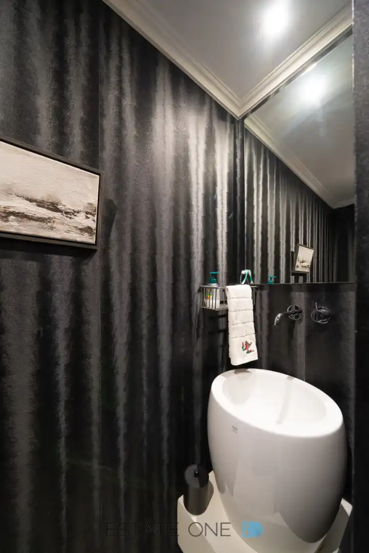 Baño de Casa adosada en venta en Madrid con Aire acondicionado, Calefacción y Jardín privado