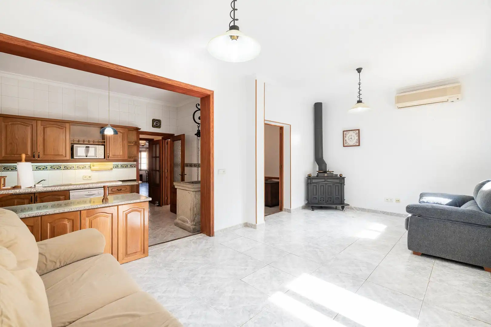 Sala d'estar de Casa adosada en venda en Andratx