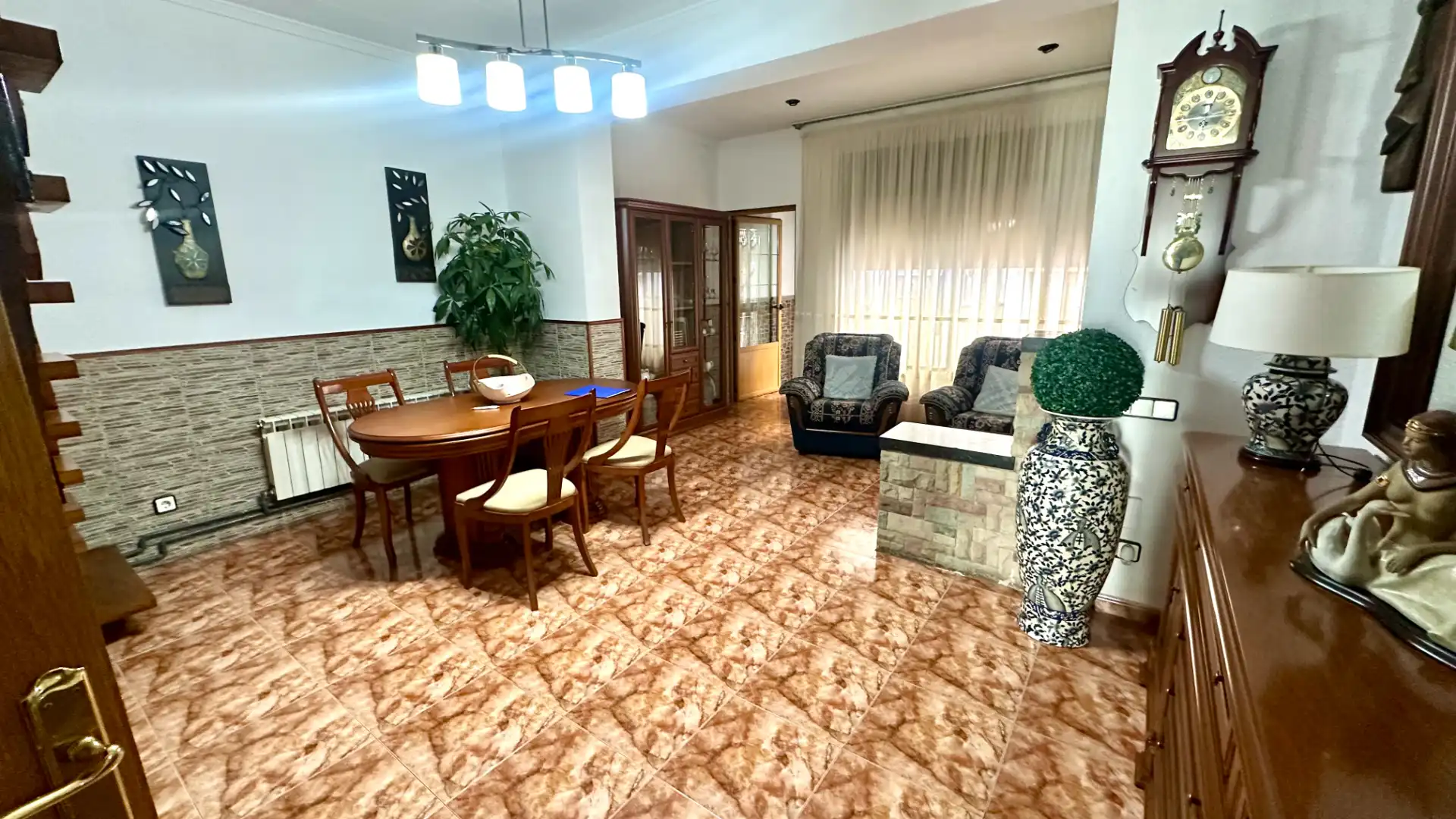 Sala de estar de Casa adosada en venta en Ripollet con Aire acondicionado, Calefacción y Terraza