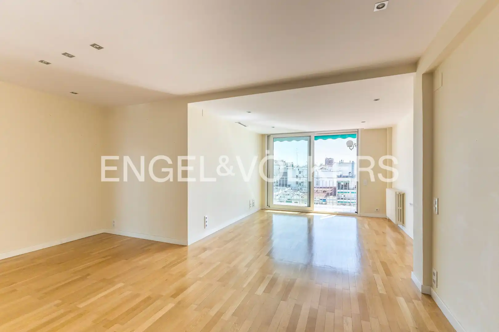 Vista exterior de Piso de alquiler en Madrid con Aire acondicionado, Calefacción y Parquet