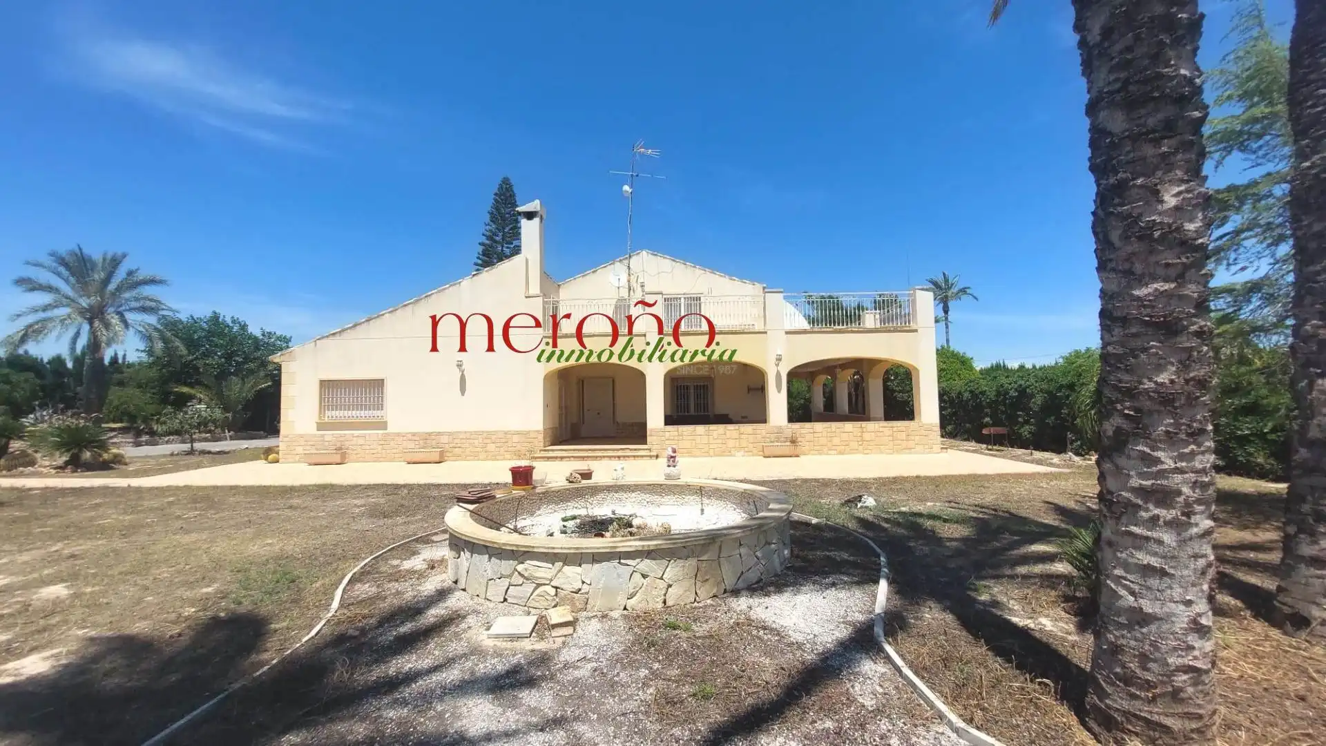 Außenansicht von Haus oder Chalet zur Miete in Elche / Elx mit Privatgarten, Terrasse und Abstellraum