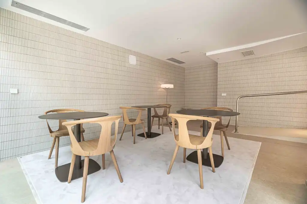 Dining room of Apartments for sale in Barcelona  with Furnished, Jacuzzi and Community pool