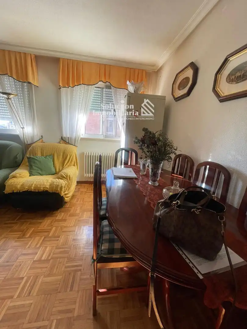 Living room of Flat for sale in Salamanca Capital  with Heating and Furnished