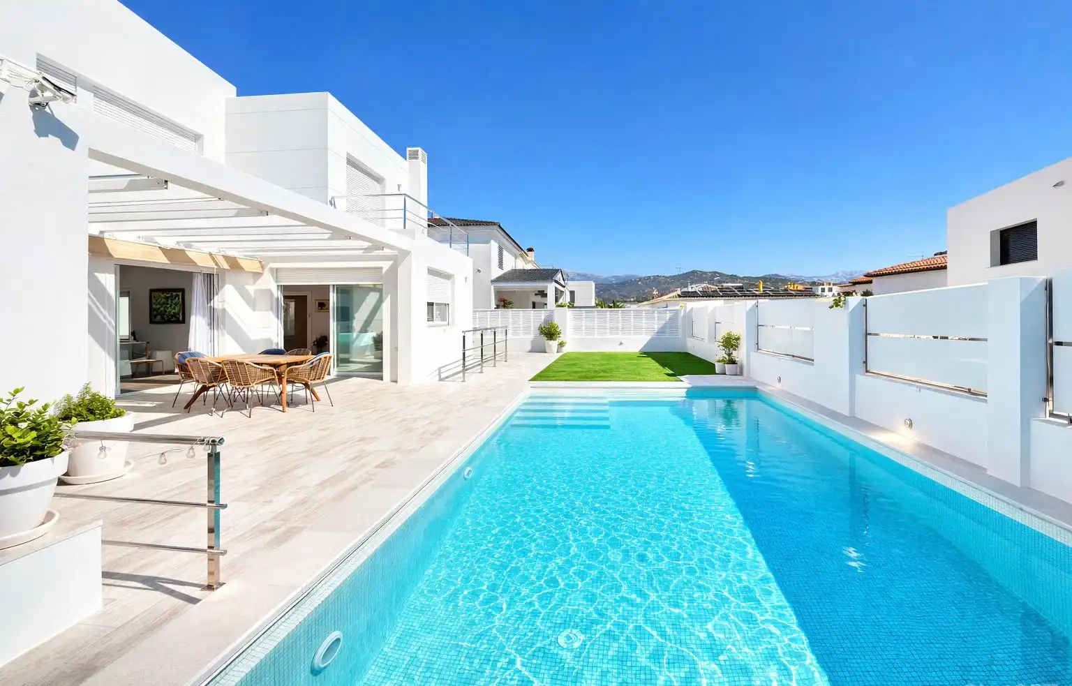 Piscina de Casa o xalet en venda en Vélez-Málaga amb Aire condicionat, Jardí privat i Traster