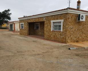 Vista exterior de Casa o xalet en venda en Badajoz Capital amb Aire condicionat, Jardí privat i Traster