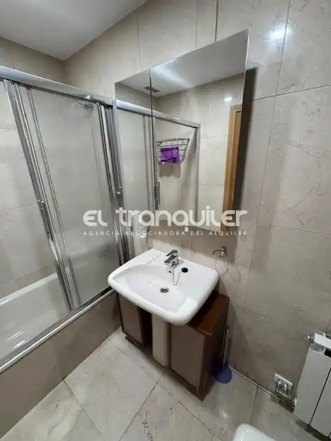 Bathroom of Flat for rent in Madrid  with Air Conditioner, Swimming Pool and Furnished
