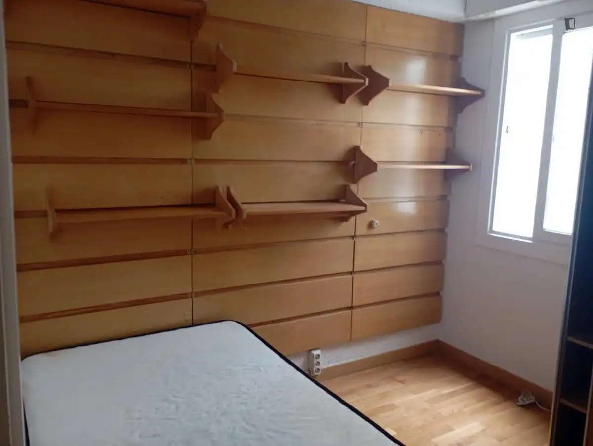 Dormitori de Apartament per a compartir en Castelldefels amb Aire condicionat, Moblat i Forn