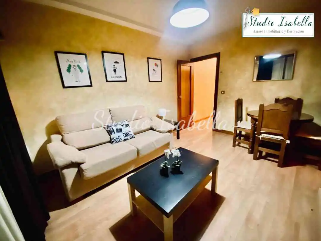 Flat for rent in Cuesta Santa Leocadia, Casco Histórico