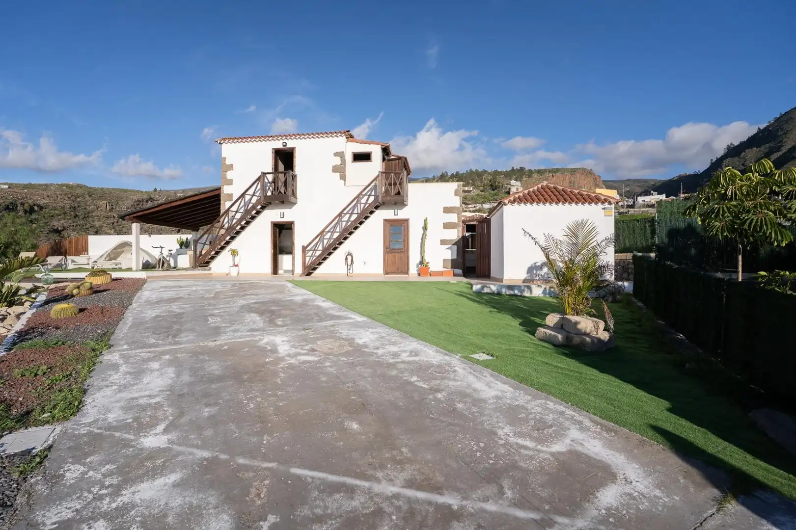 Vista exterior de Casa o chalet en venta en Guía de Isora con Aire acondicionado, Jardín privado y Terraza