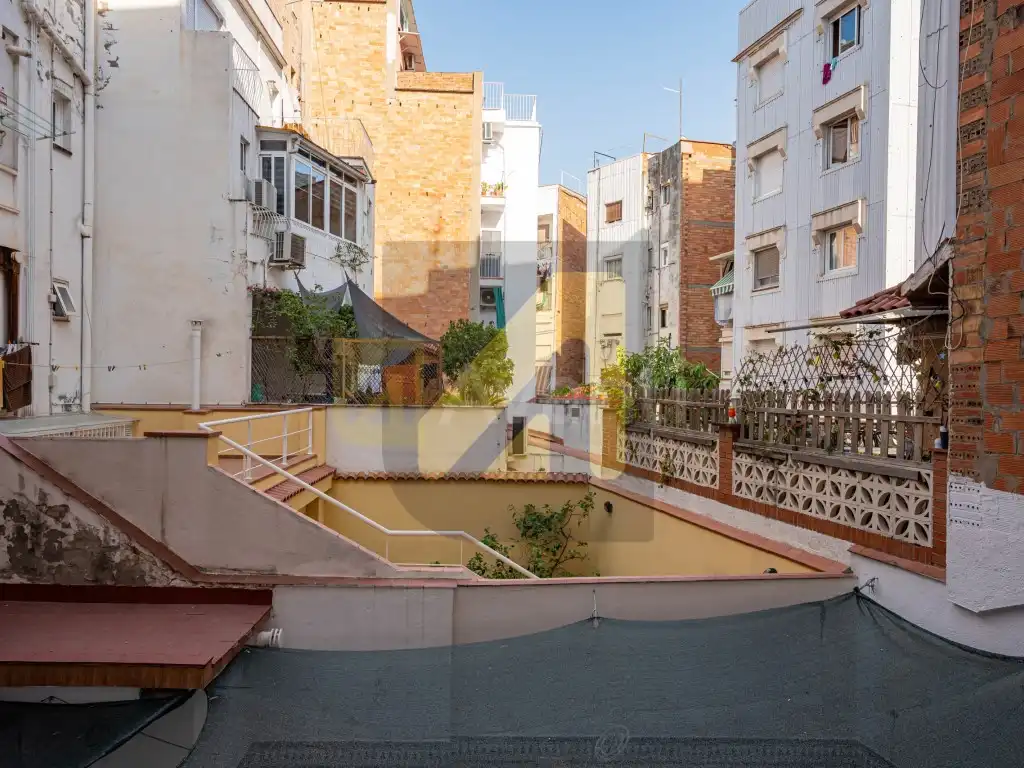 Vista exterior de Apartamento en venta en L'Hospitalet de Llobregat