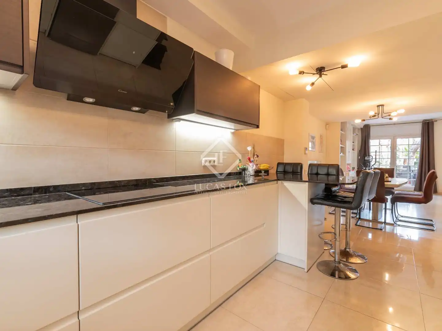 Cocina de Casa o chalet en venta en Gavà con Aire acondicionado, Calefacción y Jardín privado