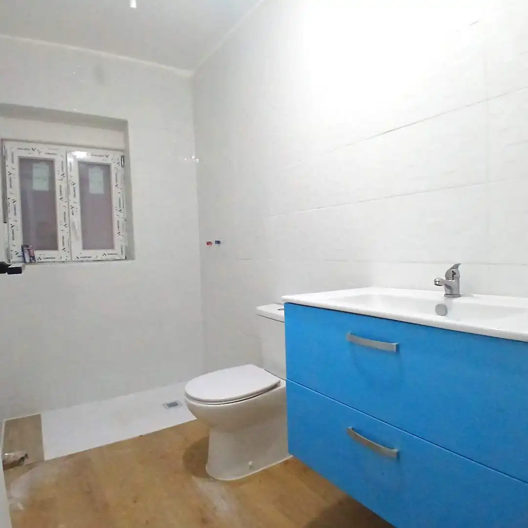 Baño de Apartamento en venta en San Andrés del Rabanedo con Parquet y Trastero