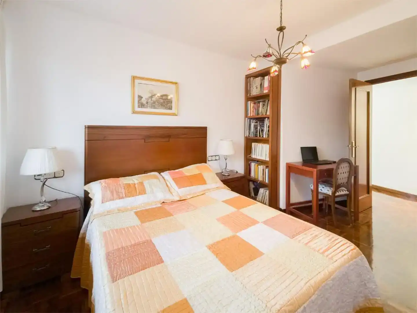 Habitación de Piso de alquiler en Gijón  con Parquet y Amueblado