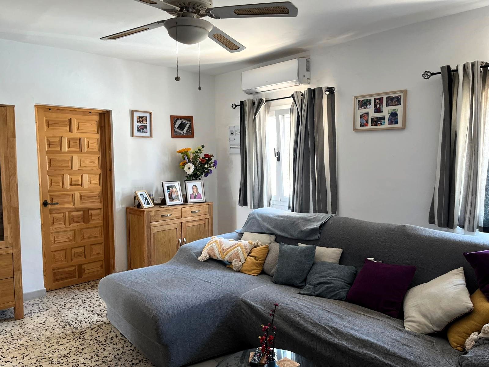 Sala d'estar de Casa adosada en venda en Tuineje amb Aire condicionat i Jardí privat