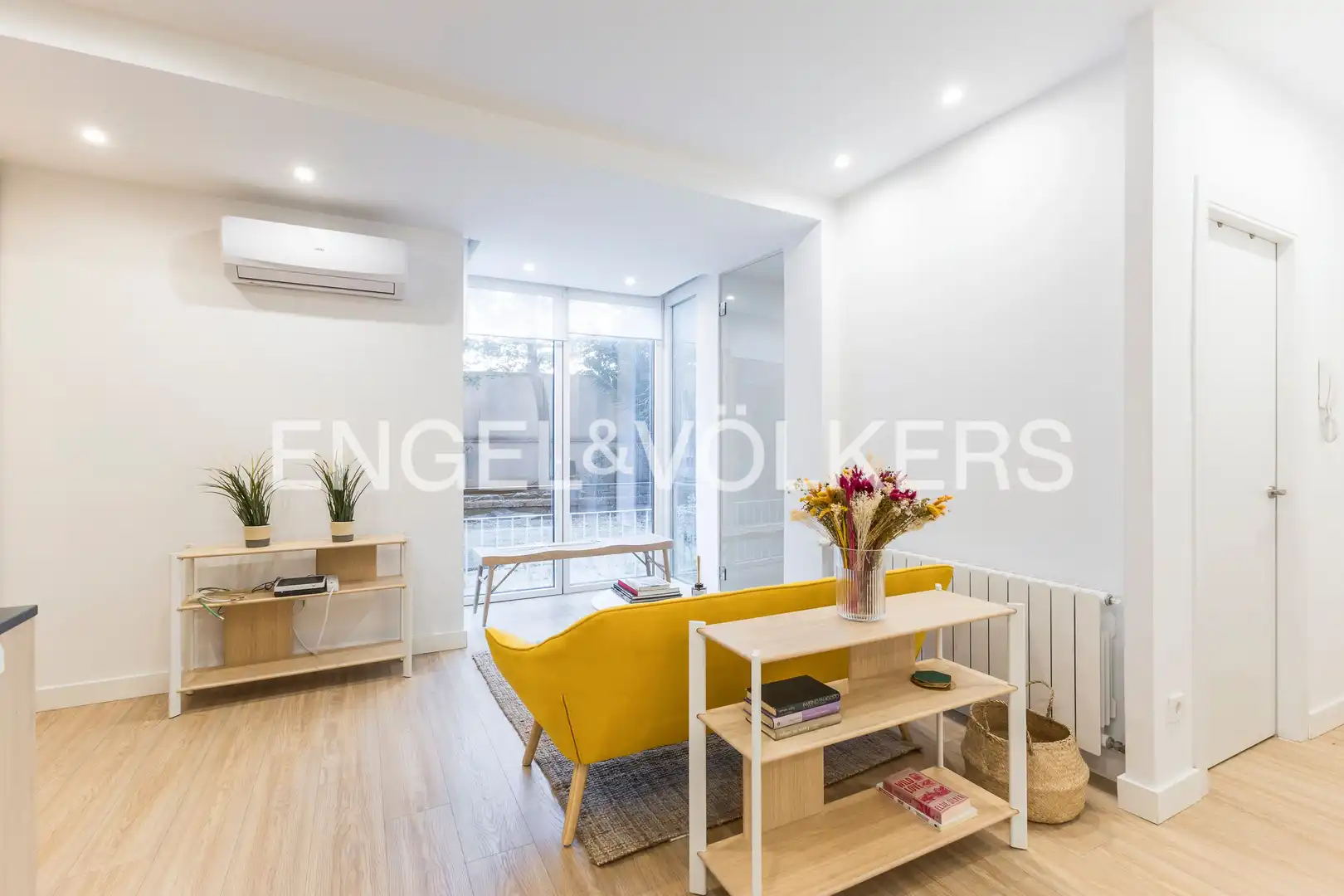 Sala d'estar de Apartament de lloguer en Madrid amb Aire condicionat, Calefacció i Moblat