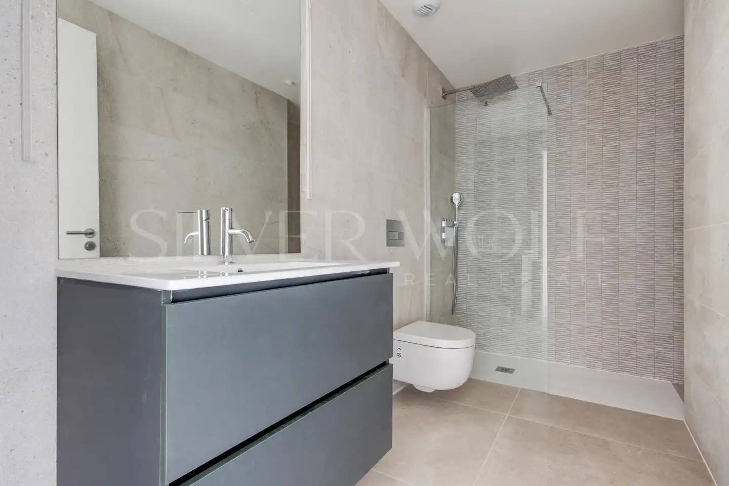 Bathroom of Duplexes for sale in Castell d'Aro, Platja d'Aro i s'Agaró  with Air Conditioner, Terrace and Storage room